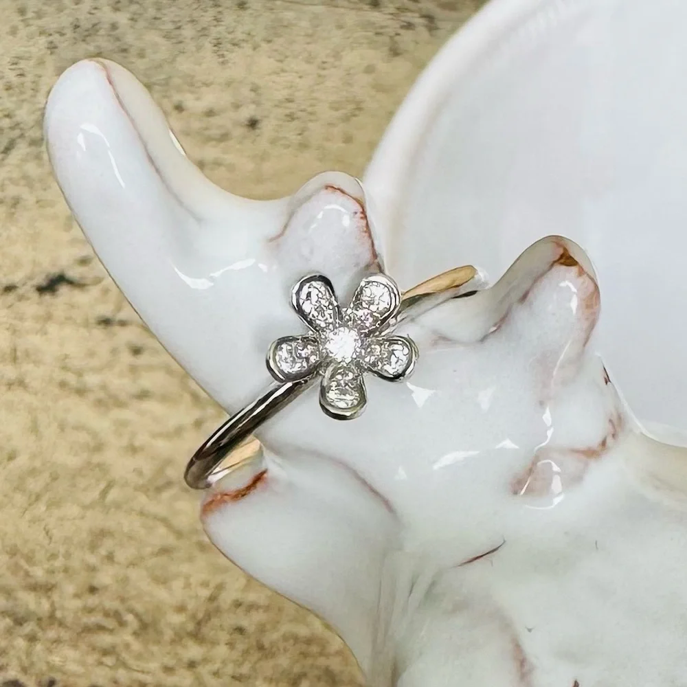 14KWG Diamond Loves Me Daisy Ring
